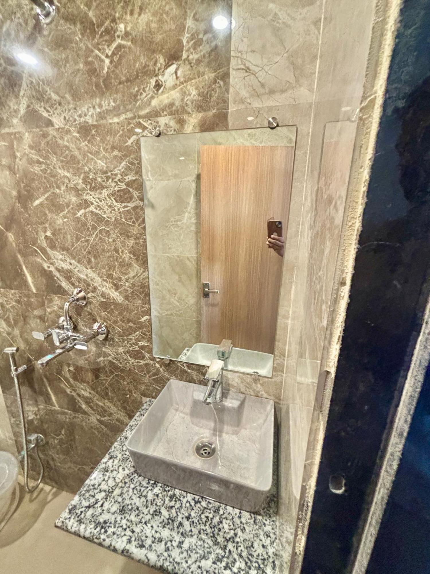 Aparthotel Chitrakoot Residency Udaipur Esterno foto